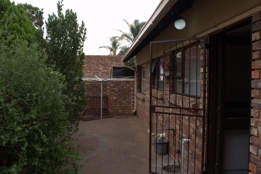 2 Bedroom Property for Sale in Langenhovenpark Free State